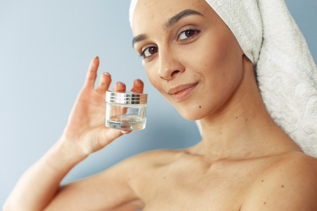 Low vs High Molecular Hyaluronic Acid for Combination Skin: What Works Best?