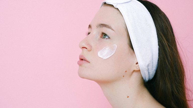 How to Treat Oily Skin Without Barrier Damage: A Professional Skincare Guide