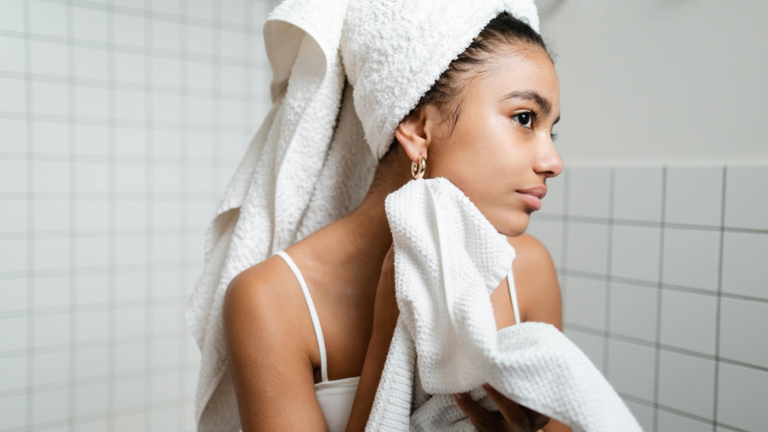 Niacinamide and Acne: Benefits, Mistakes, Myths
