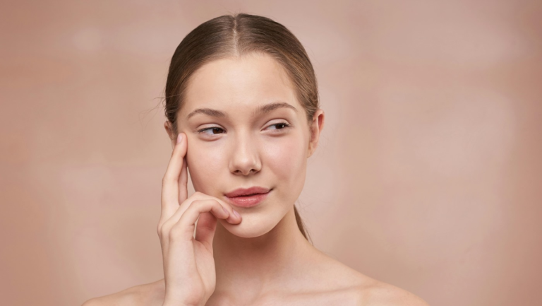 How to Minimize Pores on Oily Skin Naturally: Expert Tips for a Smooth, Clear Complexion