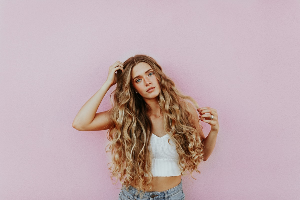 How to Wash Curly Hair: The Complete Guide to Washing and Moisturizing for Healthy, Defined Curls
